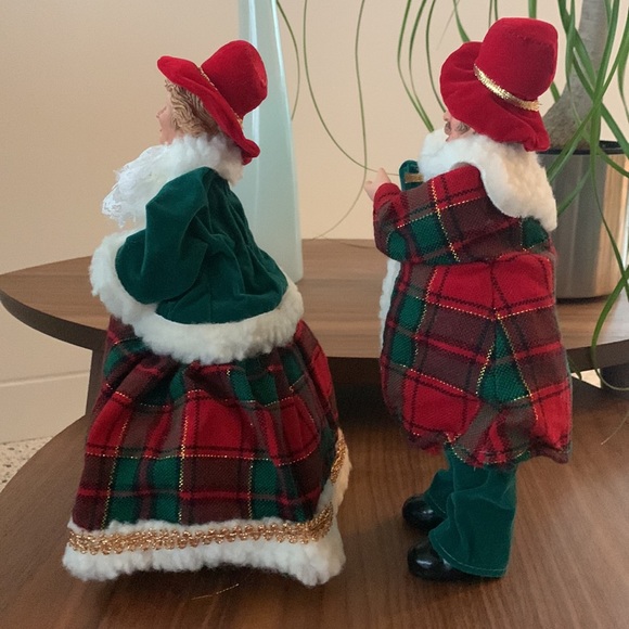 Vintage Holiday Carolers Figurines - Picture 5 of 12